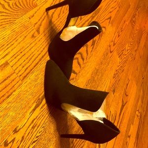 High heel shoes never worn bought wrong size